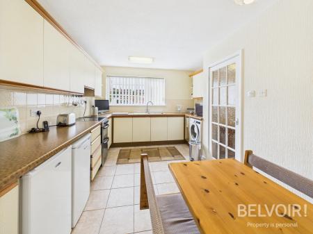 4 bedroom Detached house for sale in Chestnut Close, Stafford, ST18