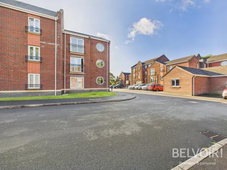 2 bedroom Flat for sale in West Avenue, Hartshill, Stoke On Trent, ST4