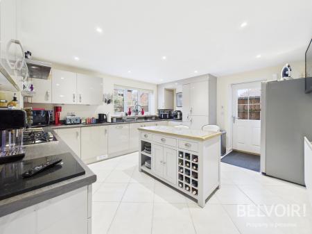 6 bedroom Detached house for sale in Rutland Close, Yarnfield, Stone, ST15