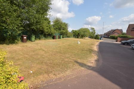 3 bedroom Town house to let in Navigation Loop, Stone, ST15