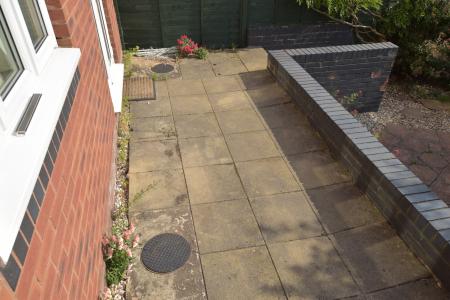 3 bedroom Town house to let in Navigation Loop, Stone, ST15