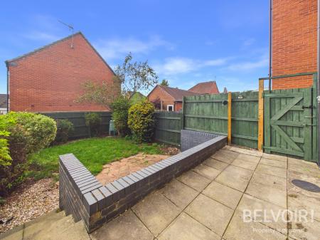 3 bedroom Town house to let in Navigation Loop, Stone, ST15