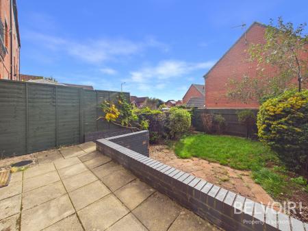 3 bedroom Town house to let in Navigation Loop, Stone, ST15