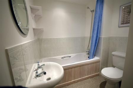 3 bedroom Town house to let in Navigation Loop, Stone, ST15