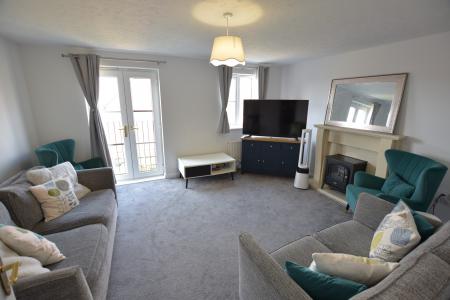 3 bedroom Town house to let in Navigation Loop, Stone, ST15