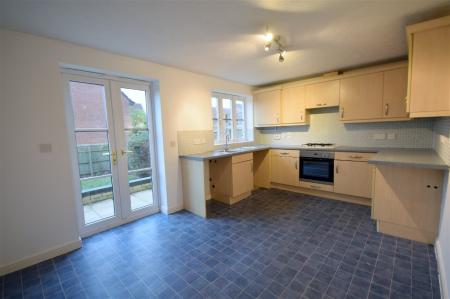 3 bedroom Town house to let in Navigation Loop, Stone, ST15