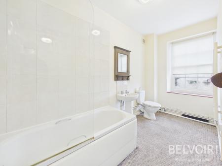 2 bedroom Flat to let in Market Place, Uttoxeter, ST14