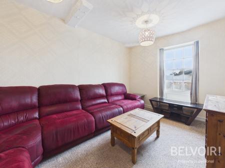 2 bedroom Flat to let in Market Place, Uttoxeter, ST14