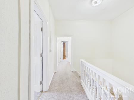 2 bedroom Flat to let in Market Place, Uttoxeter, ST14