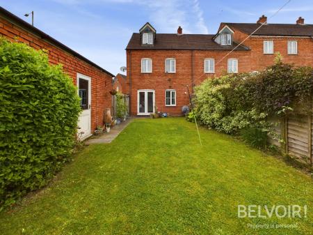 4 bedroom Town house to let in Navigation Loop, Stone, ST15