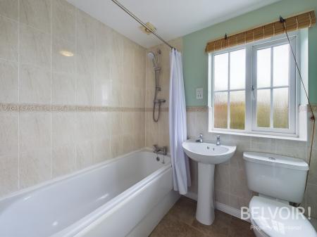 4 bedroom Town house to let in Navigation Loop, Stone, ST15