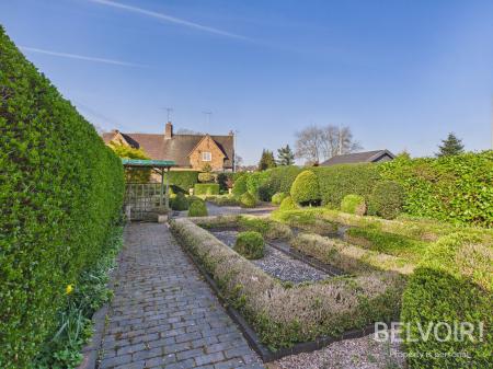 2 bedroom Terraced House to let in Stafford Road, Stone, ST15