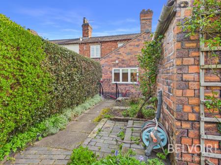 2 bedroom Terraced House to let in Stafford Road, Stone, ST15
