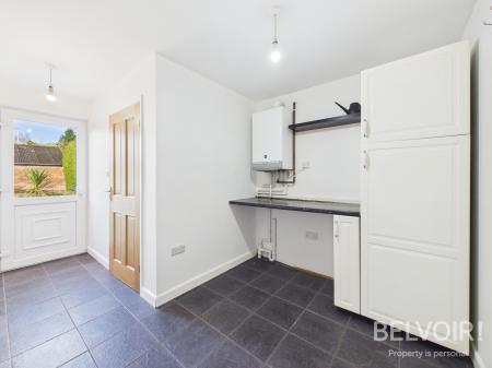 4 bedroom Semi-detached house to let in Ridgeway Drive, Blythe Bridge, ST11