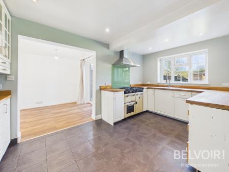 4 bedroom Semi-detached house to let in Ridgeway Drive, Blythe Bridge, ST11