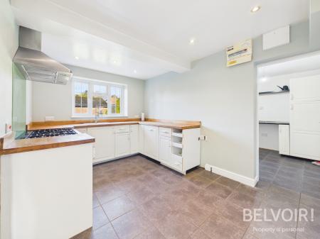 4 bedroom Semi-detached house to let in Ridgeway Drive, Blythe Bridge, ST11