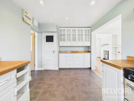 4 bedroom Semi-detached house to let in Ridgeway Drive, Blythe Bridge, ST11