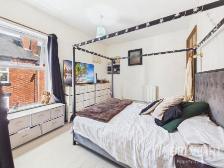 2 bedroom Terraced House for sale in Victoria Street, Stone, ST15