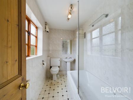3 bedroom Terraced House to let in Newcastle Road, Stone, ST15