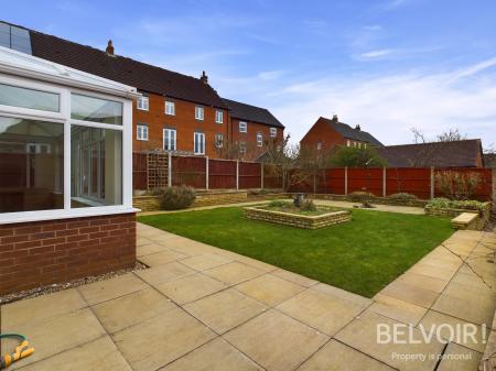 4 bedroom Detached house to let in Harecastle Bank, Meaford, Stone, ST15