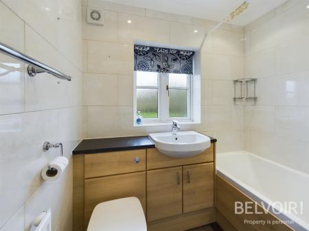 4 bedroom Detached house to let in Harecastle Bank, Meaford, Stone, ST15