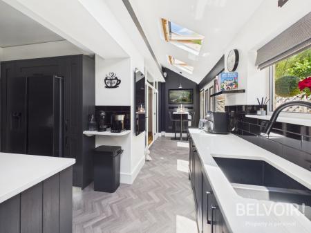 4 bedroom Semi-detached house for sale in Eleanor Place, Westlands, Newcastle Under Lyme, ST5