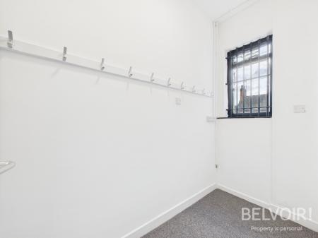 2 bedroom Flat to let in Market Place, Uttoxeter, ST14