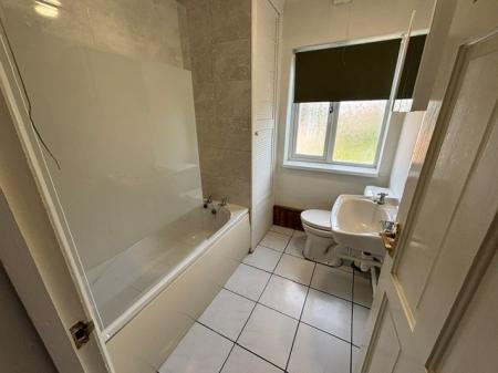 1 bedroom Flat to let in Walton Way, Stone, ST15