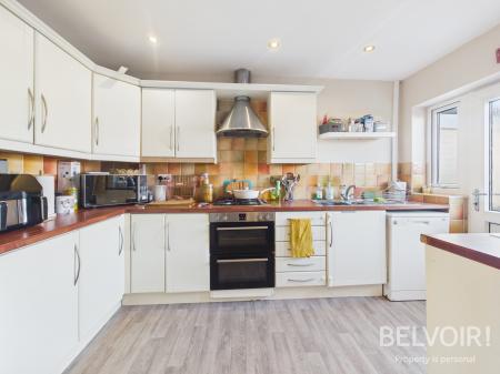 3 bedroom Detached house for sale in Seabridge Road, Newcastle Under Lyme, ST5