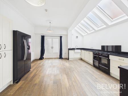 4 bedroom Town house for sale in Princes Road, Stoke On Trent, ST4