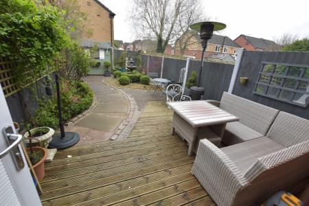 2 bedroom Town house to let in Meadowbrook Court, Stone, ST15