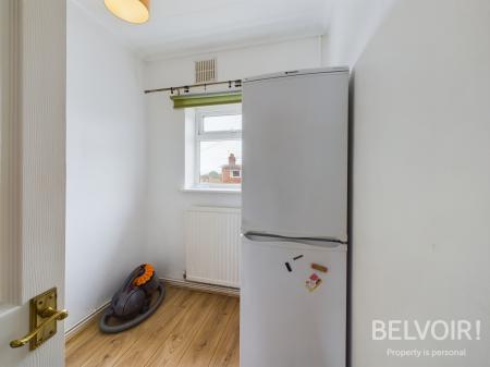 2 bedroom Flat to let in Poplar Close, Walton, Stone, ST15