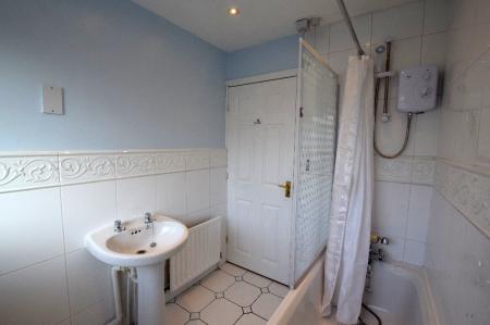 2 bedroom Town house to let in Fieldhouse Court, Stone, ST15