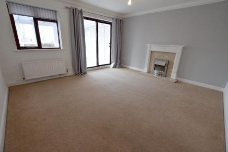 2 bedroom Town house to let in Fieldhouse Court, Stone, ST15