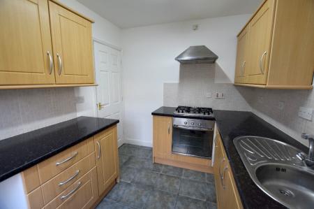2 bedroom Town house to let in Fieldhouse Court, Stone, ST15