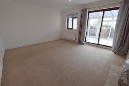 2 bedroom Town house to let in Fieldhouse Court, Stone, ST15
