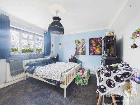 3 bedroom Flat for sale in Dell Close, Stafford, ST16