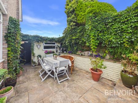 3 bedroom Flat for sale in Dell Close, Stafford, ST16