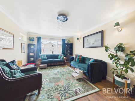 3 bedroom Flat for sale in Dell Close, Stafford, ST16
