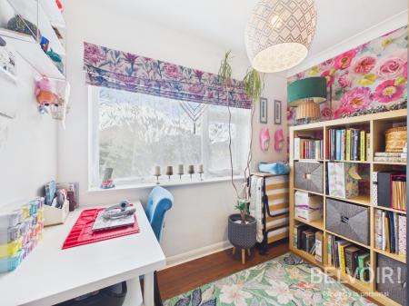 3 bedroom Flat for sale in Dell Close, Stafford, ST16