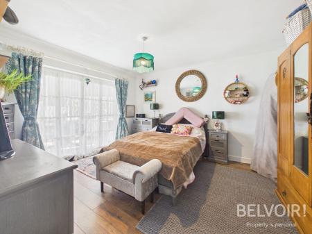 3 bedroom Flat for sale in Dell Close, Stafford, ST16