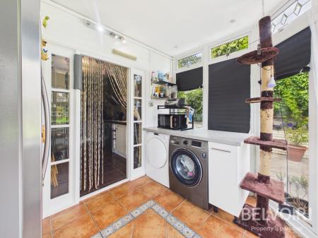 3 bedroom Flat for sale in Dell Close, Stafford, ST16