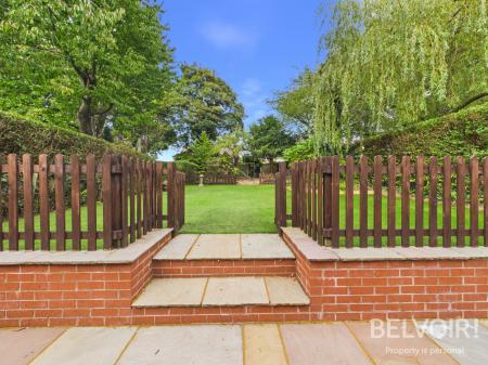 5 bedroom Semi-detached house for sale in Barnfield, Penkhull, Stoke On Trent, ST4
