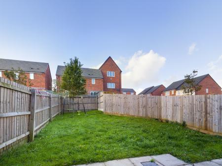 4 bedroom Semi-detached house to let in Commercial Road, Hanley, Stoke-on-Trent, ST1
