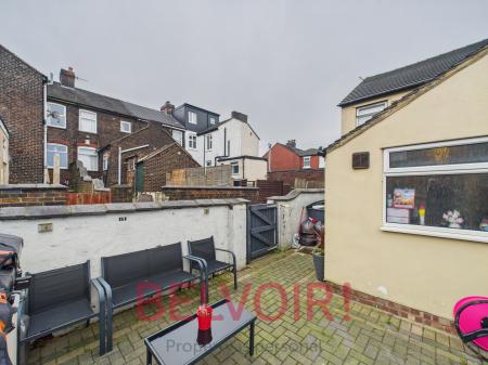 3 bedroom End of terrace house for sale in Norton Avenue, Tunstall, Stoke-on-Trent, ST6