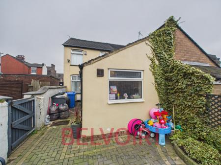 3 bedroom End of terrace house for sale in Norton Avenue, Tunstall, Stoke-on-Trent, ST6
