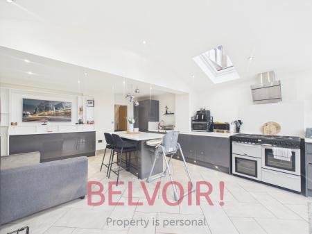 5 bedroom Semi-detached house for sale in Bexhill Grove, Stoke-on-Trent, ST1