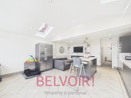 5 bedroom Semi-detached house for sale in Bexhill Grove, Stoke-on-Trent, ST1