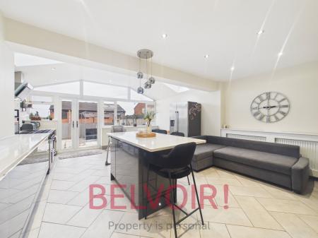 5 bedroom Semi-detached house for sale in Bexhill Grove, Stoke-on-Trent, ST1