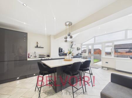 5 bedroom Semi-detached house for sale in Bexhill Grove, Stoke-on-Trent, ST1